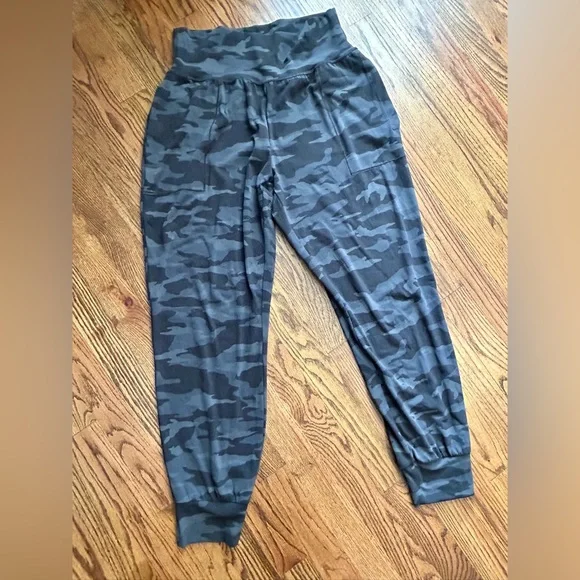 Athleta Salutation Camo Jogger - Picture 3 of 9
